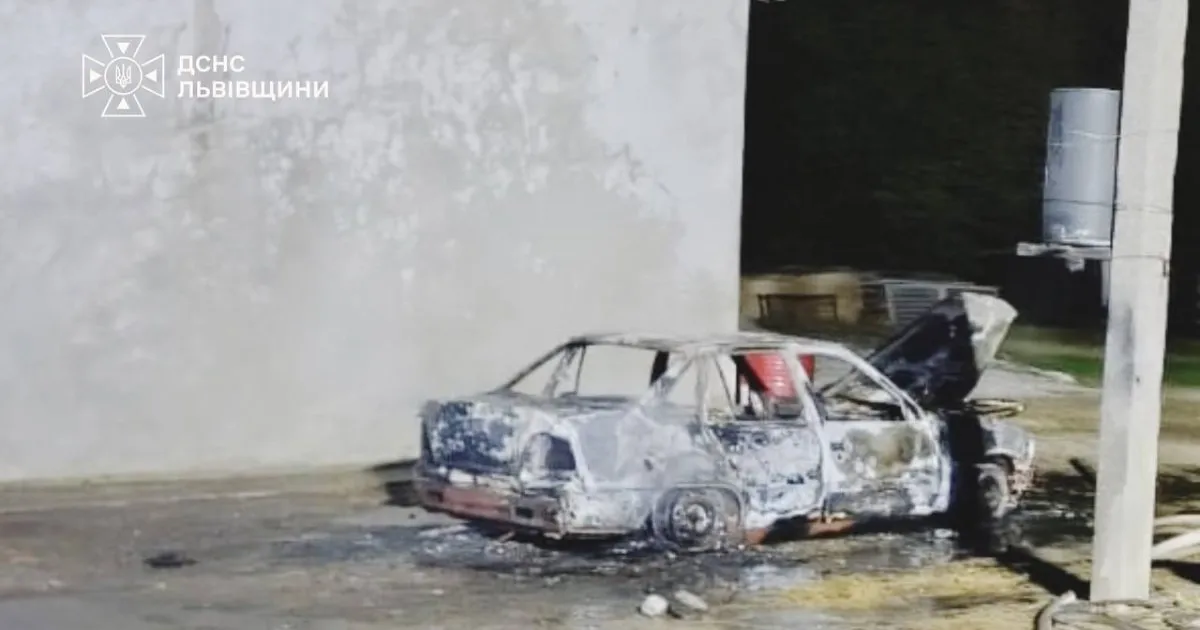 У Золочівському районі внаслідок пожежі автомобіля загинула особа