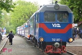 Укрзалізниця звертається до батьків: важливість навчання дітей правилам безпеки на залізниці