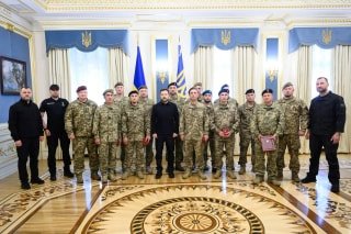 В Україні відзначили День танкових військ: президент Зеленський вручив нагороди військовим героєм