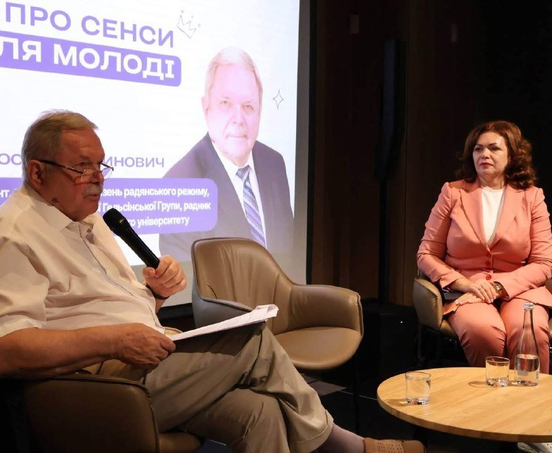 Відкрита зустріч у Zenyk Art Gallery: молодь обговорила ціну свободи та відповідальність нових поколінь