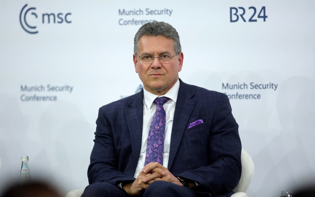 Єврокомісар: Європейський Союз не має ролі посередника у відносинах між США та Канадою