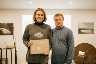 Артур Юзефчик представив фотокнигу, що досліджує взаємозв'язок промисловості та екології Стебника