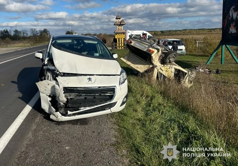 ДТП поблизу Радехова: водійка та пасажирка автомобіля ВАЗ отримали травми