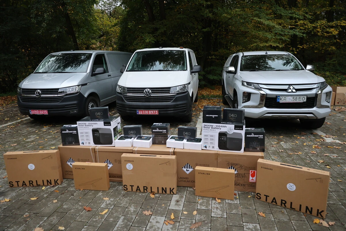 Львівська громада передала обладнання та автомобілі чотирьом військовим підрозділам