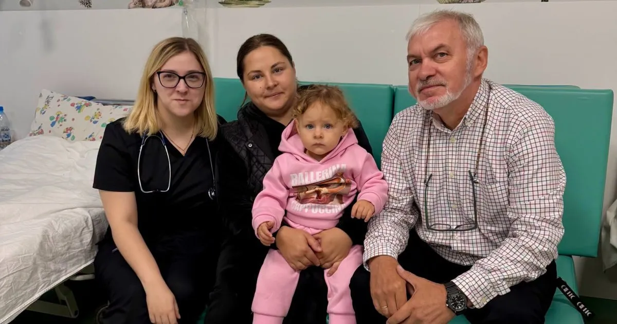 Львівські хірурги успішно видалили пластик із легенів дитини, яка страждала пів року