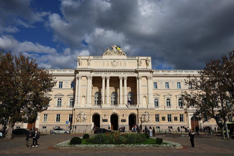 Львівському національному університету імені Івана Франка виповнюється 365 років: важливість потужних навчальних закладів для України.