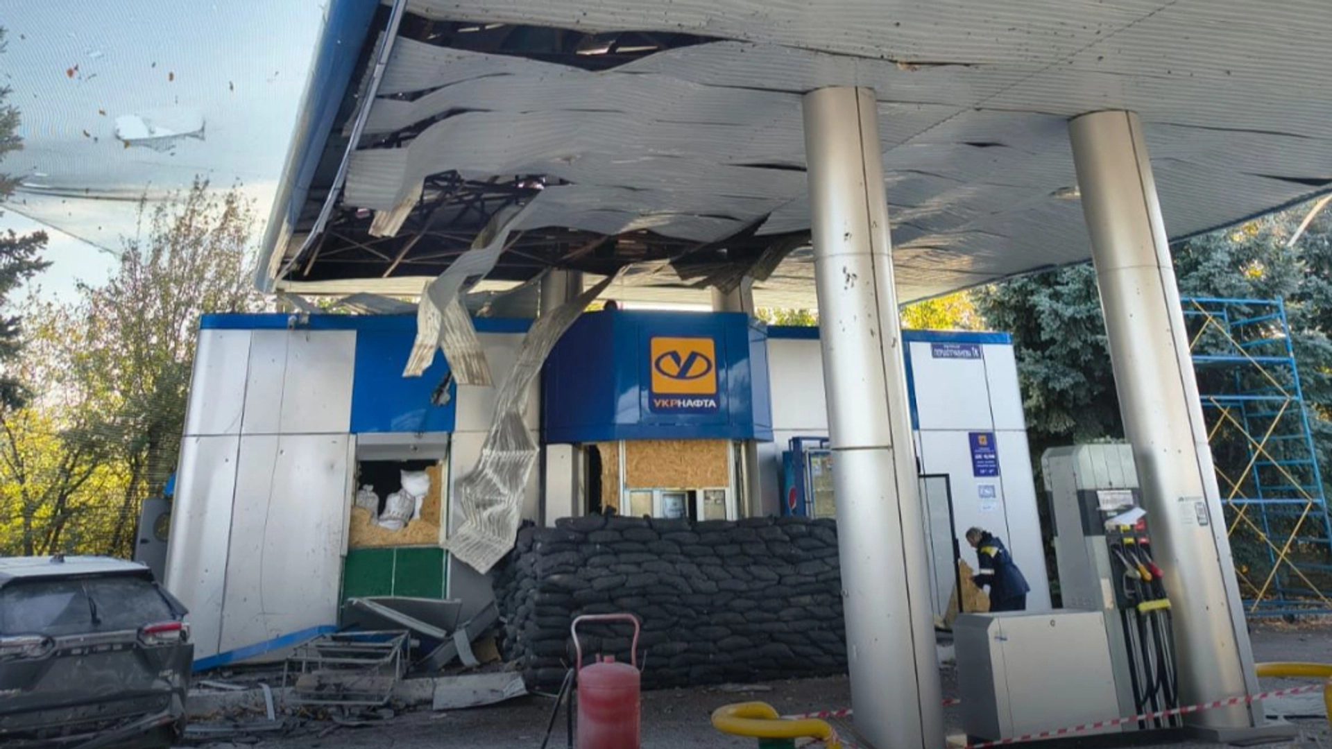 На Дніпропетровщині російська атака спричинила поранення клієнта АЗС Укрнафти