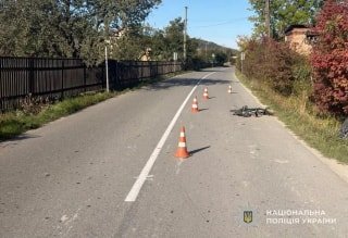 На Львівщині автомобіль поліції наїхав на 11-річного велосипедиста