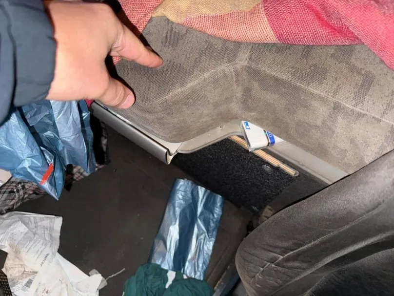 На Львівщині прикордонники виявили контрабандні сигарети завдяки службовому собаці