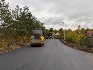 На Львівщині триває оновлення 2,7 км автошляху Нагірне – Добромиль