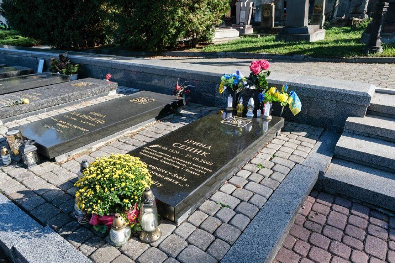На Личаківському кладовищі вшанували пам’ять Ірини Сеник у 17-ті роковини її смерті