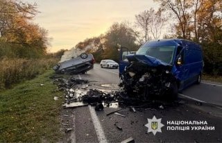 На Рівненщині внаслідок ДТП легковика з мікроавтобусом загинула жінка