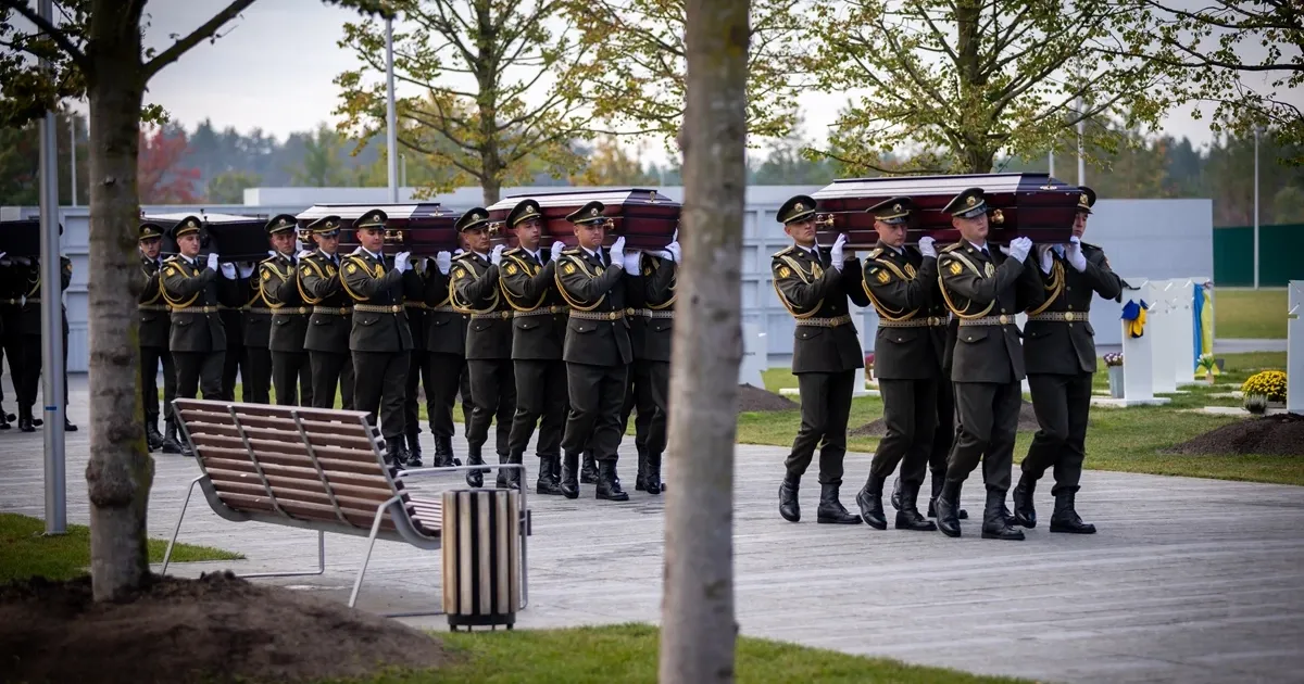 На військовому меморіальному кладовищі Львівщини вшанували пам'ять п'яти загиблих захисників