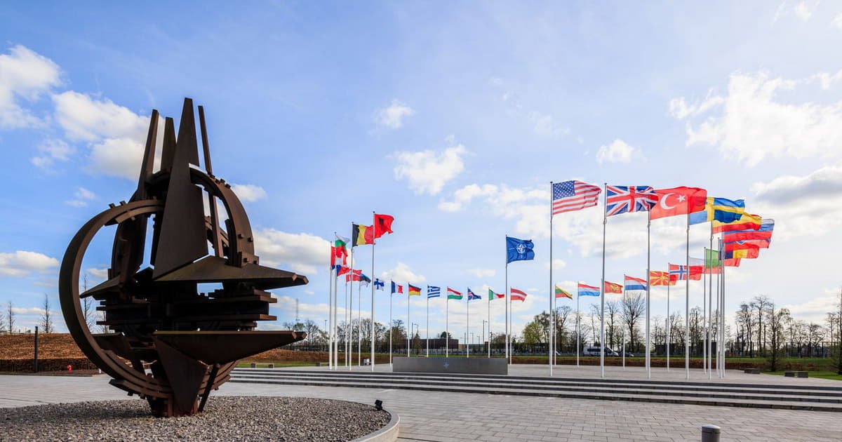 НАТО презентує план перемоги, Росія знищила зерновоз, Іспанія анонсує дострокові вибори: основні новини дня