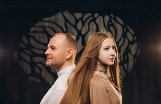 Павло Табаков і донька Анастасія презентували нову пісню "Воля" на вірші Івана Франка
