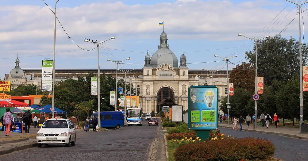 Підприємець виграв суд і відмінює рішення мерії про демонтаж кіосків біля Львівського вокзалу