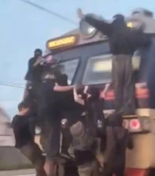 Поліція розпочала перевірку після публікації відео з "зачеперами" на тепловозі у соцмережах