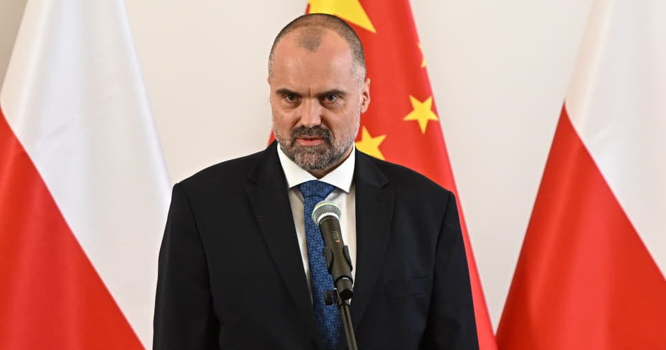 Посол Польщі в Китаї подає у відставку на фоні конституційної кризи в країні