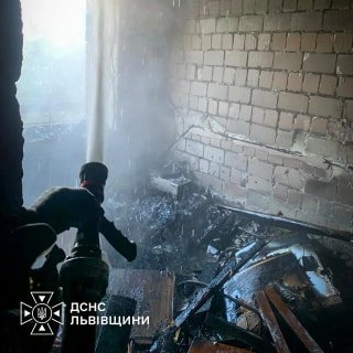 Пожежа у винниківській багатоповерхівці: одна людина госпіталізована, троє врятовані