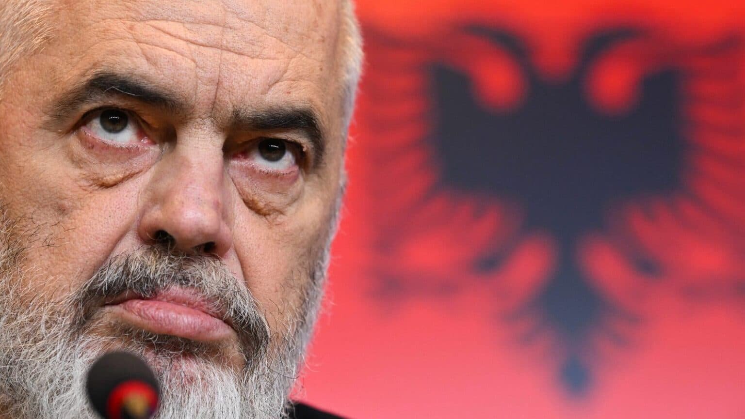 Прем'єр Албанії активізує жорстку позицію щодо протестів студентів