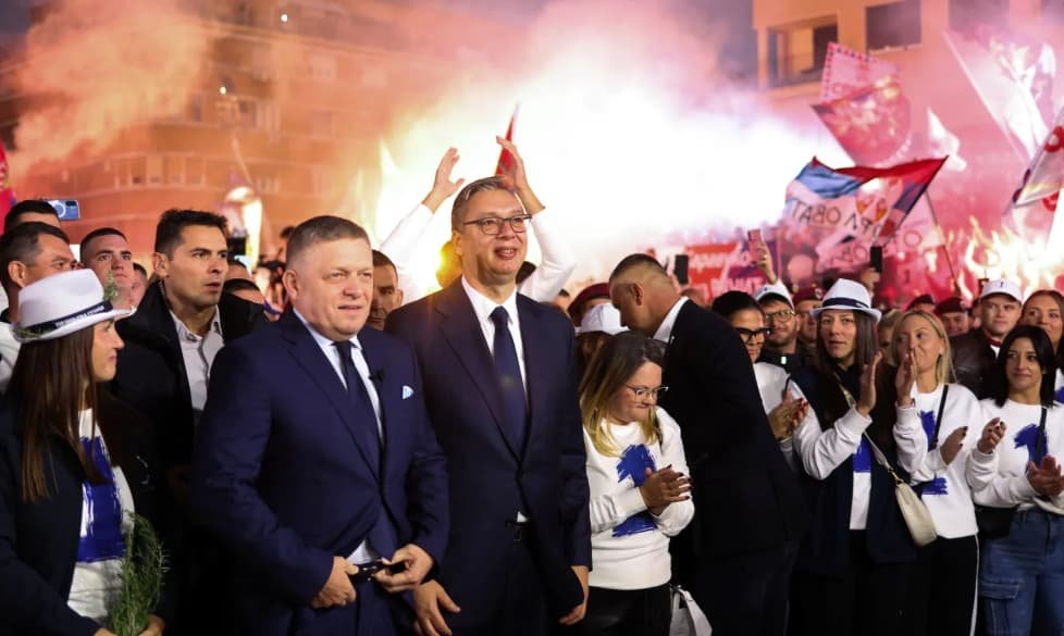 Прем'єр Словаччини залишив саміт ЄС для участі в мітингу підтримки Вучича