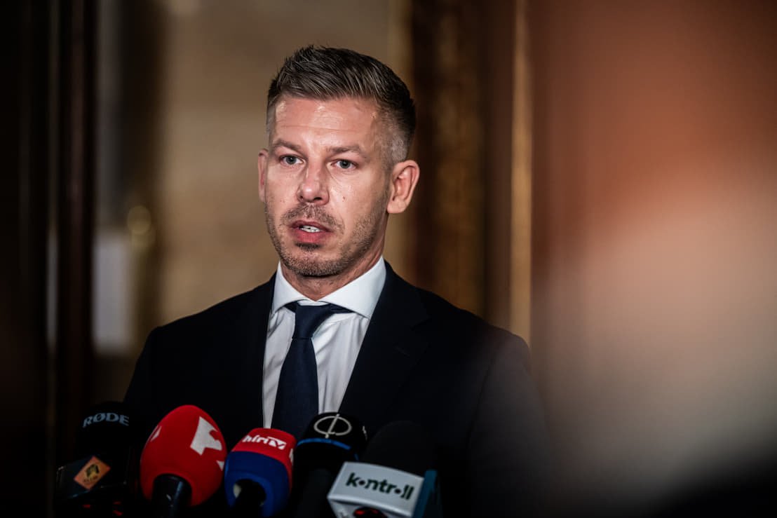 Прем'єра Угорщини допитали у справі про викрадення телефону