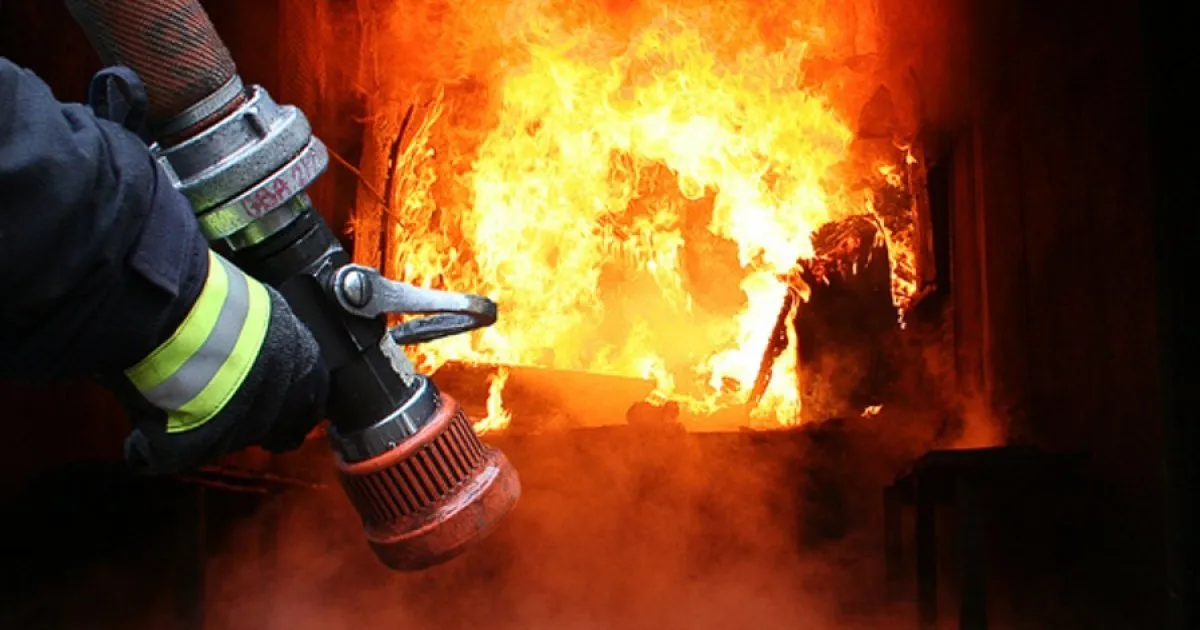 Рятувальники Львівщини врятували 55-річного чоловіка з палаючого будинку