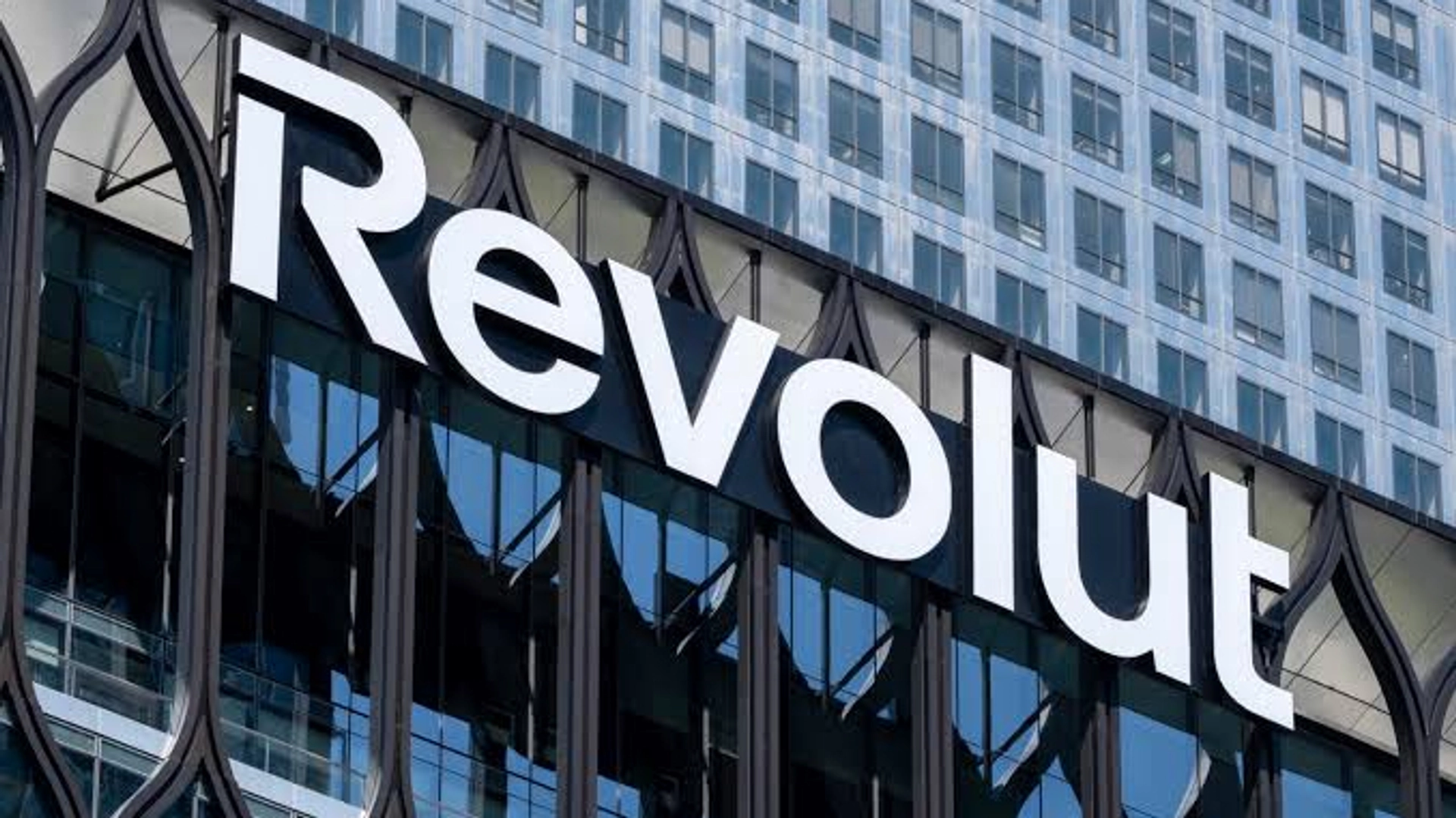 Робота необанку Revolut: нові можливості та виклики на фінансовому ринку України