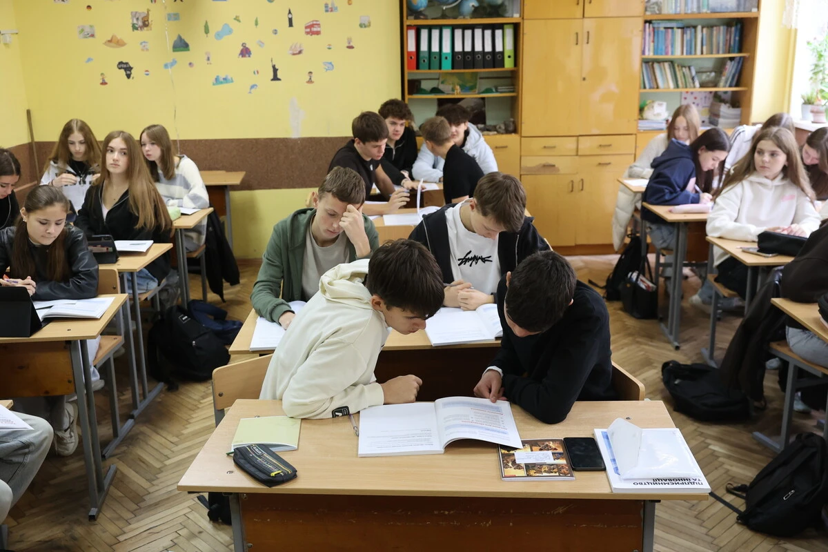 Школярі Львова вчитимуться підприємництву через практичні бізнес-кейси за новою програмою