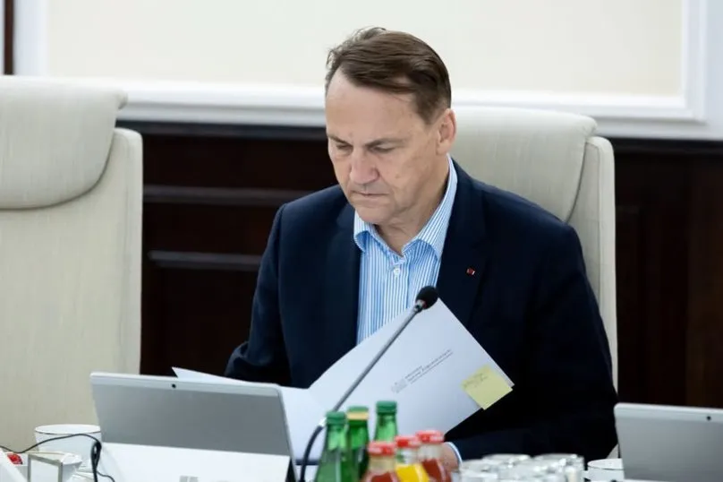 Сікорський запропонував заборонити в'їзд до Польщі депутату Львівської облради Шереметі