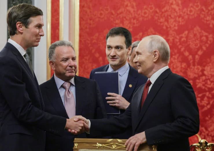 США та Росія обговорюють багатомільярдну угоду щодо активів компанії "Лукойл"
