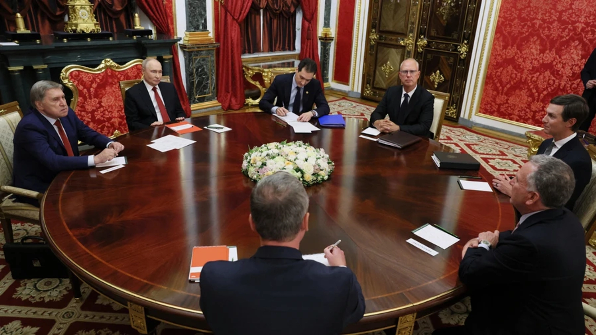 США та Росія ведуть переговори про угоду на мільярди доларів щодо активів компанії "Лукойл"