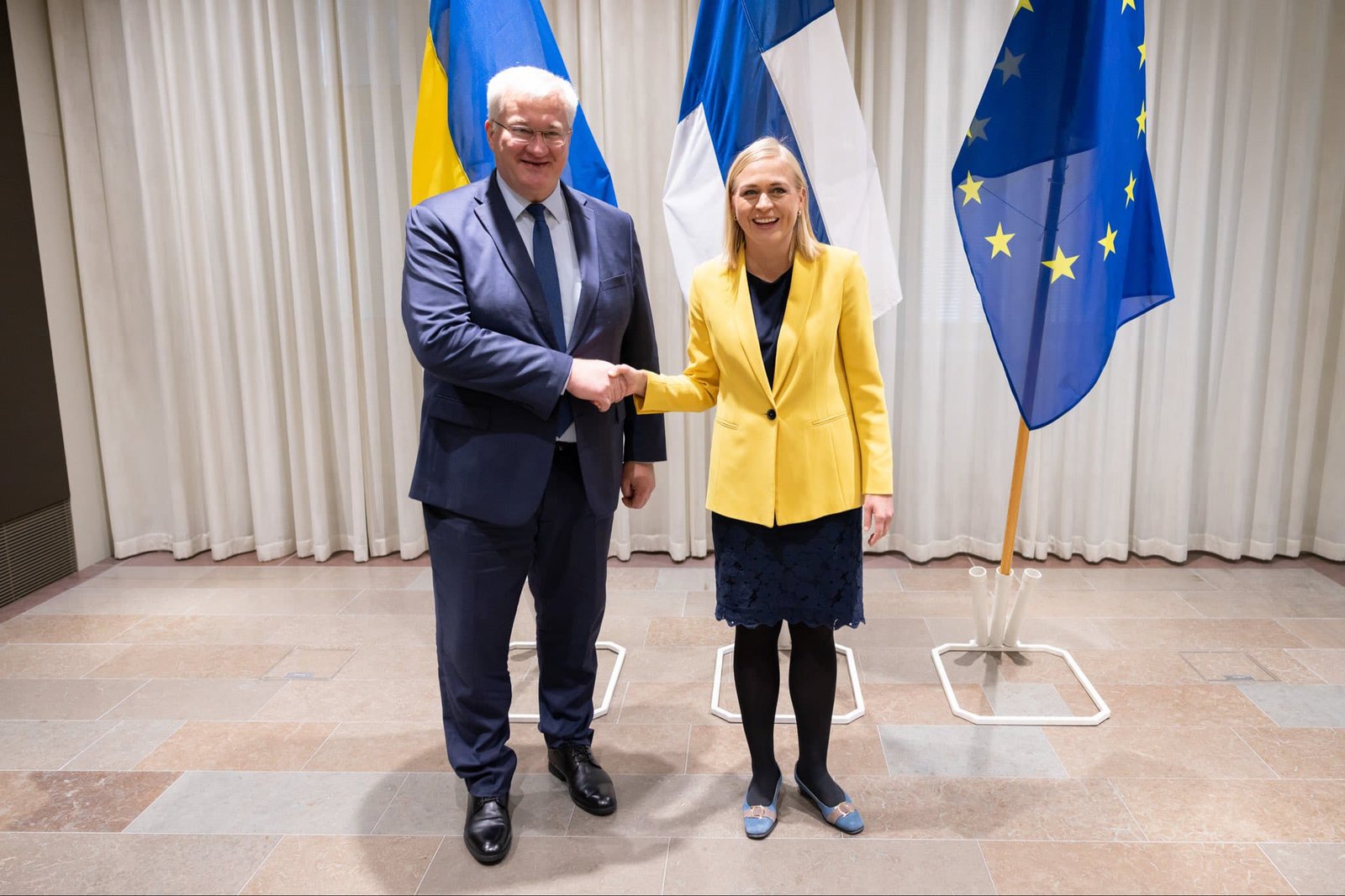 Сибіга провів зустріч з міністром закордонних справ Фінляндії та вручив їй орден