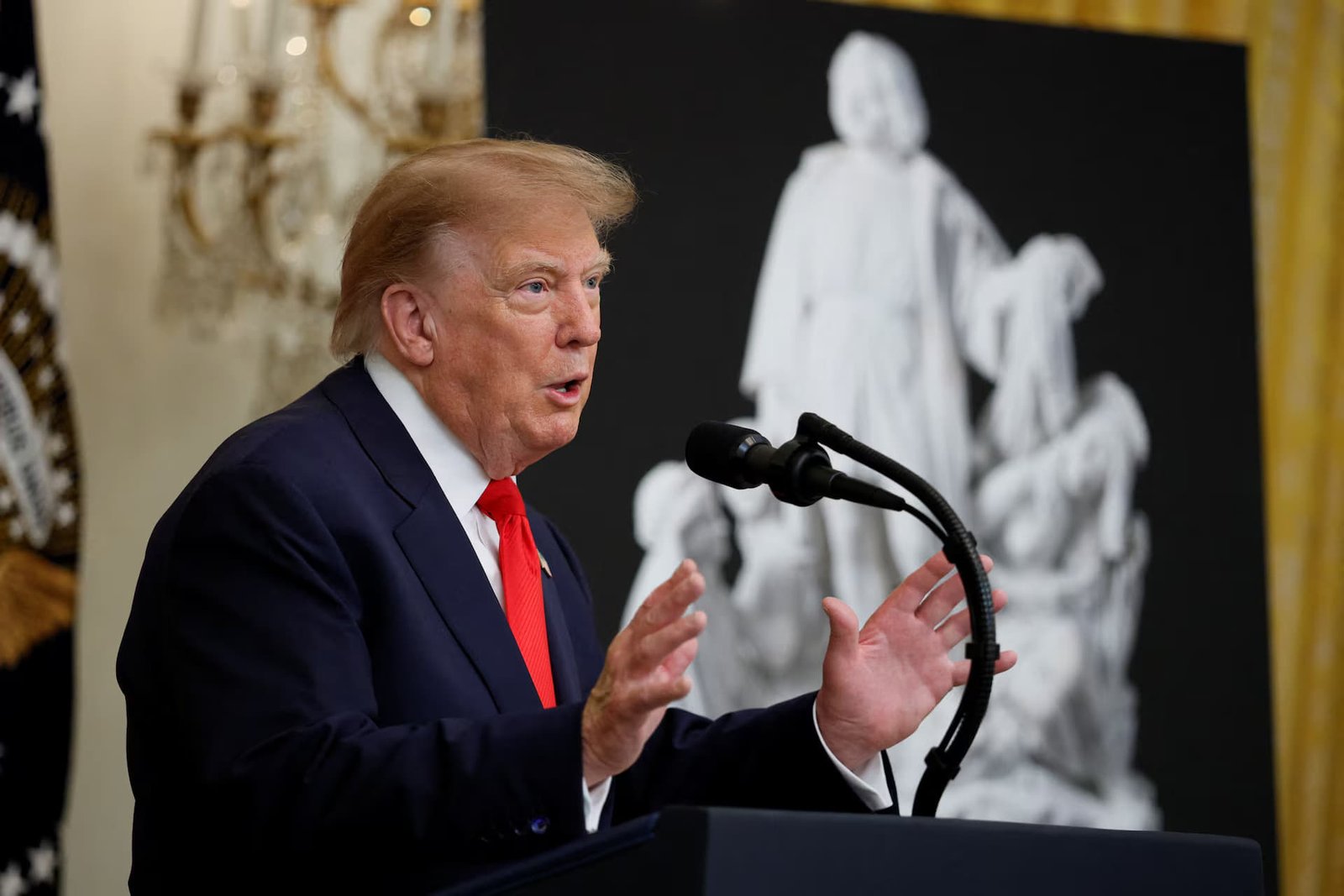 Трамп: Україні варто розглянути можливість зміни лідера після критики Зеленського