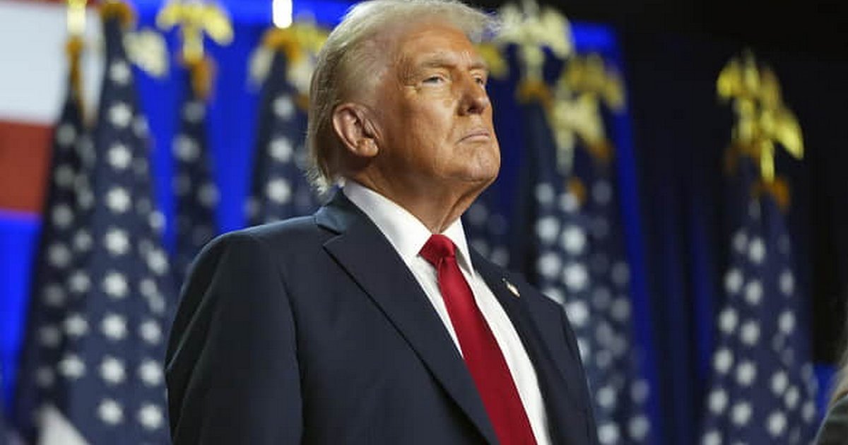 Трамп: Зеленський не прагне до миру, Україна страждає від руйнувань війни