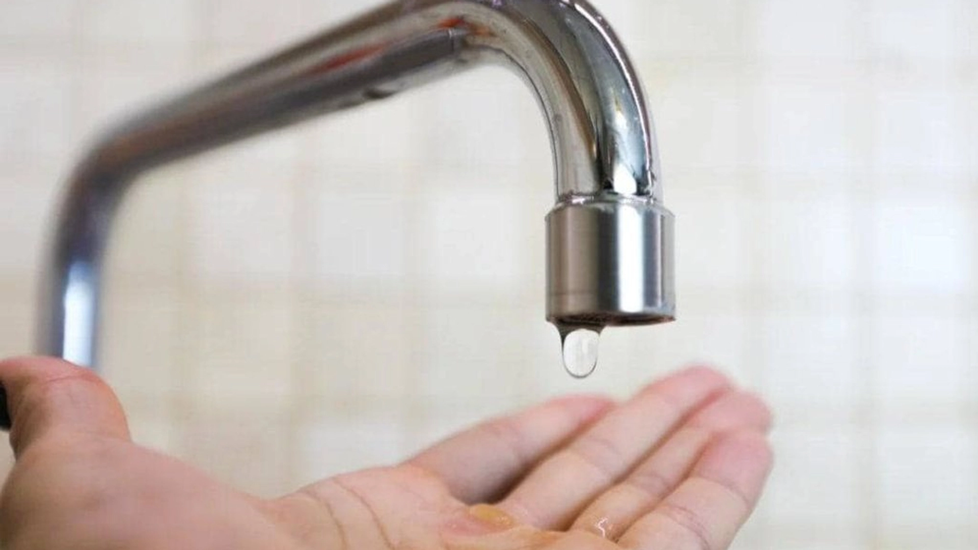 Тиск у водопроводах знижено у чотирьох районах Києва