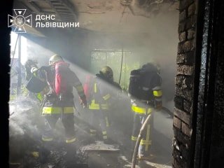 У Бродах внаслідок пожежі в житловому будинку загинула людина, рятувальники оперативно ліквідували вогонь