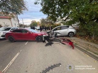 У Дрогобичі затримали нетверезу водійку Tesla, яка може отримати до 3 років ув'язнення за ДТП