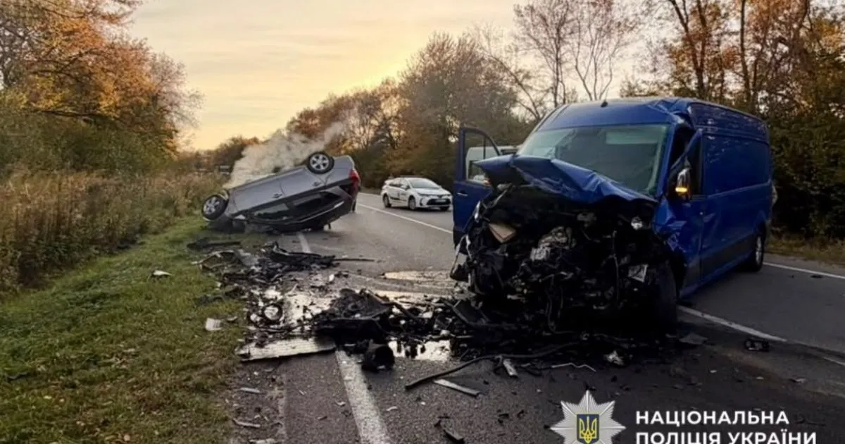 У ДТП з мікроавтобусом біля Рудок загинула 39-річна водійка