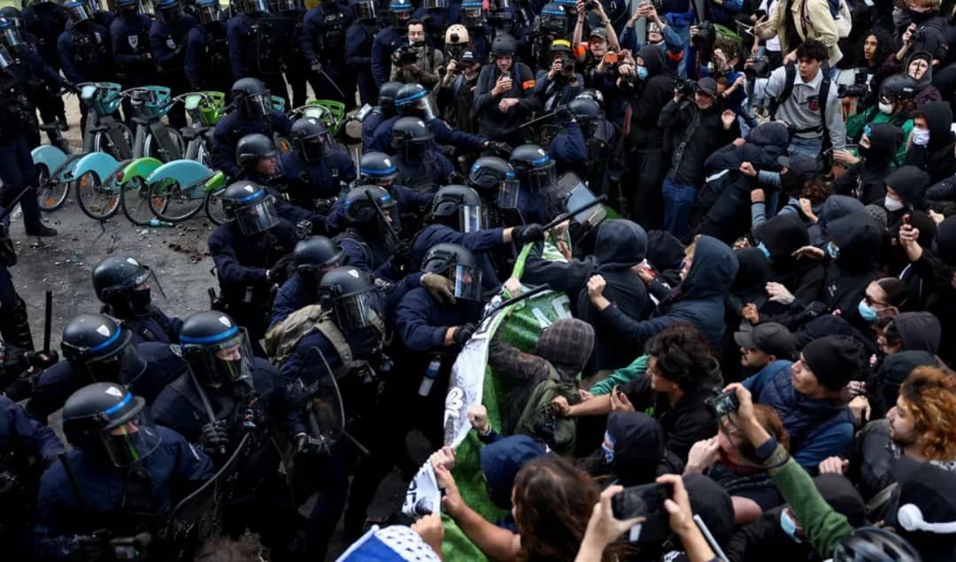 У Франції під час протестів школярів затримано близько 500 осіб, у Парижі відбулися заворушення