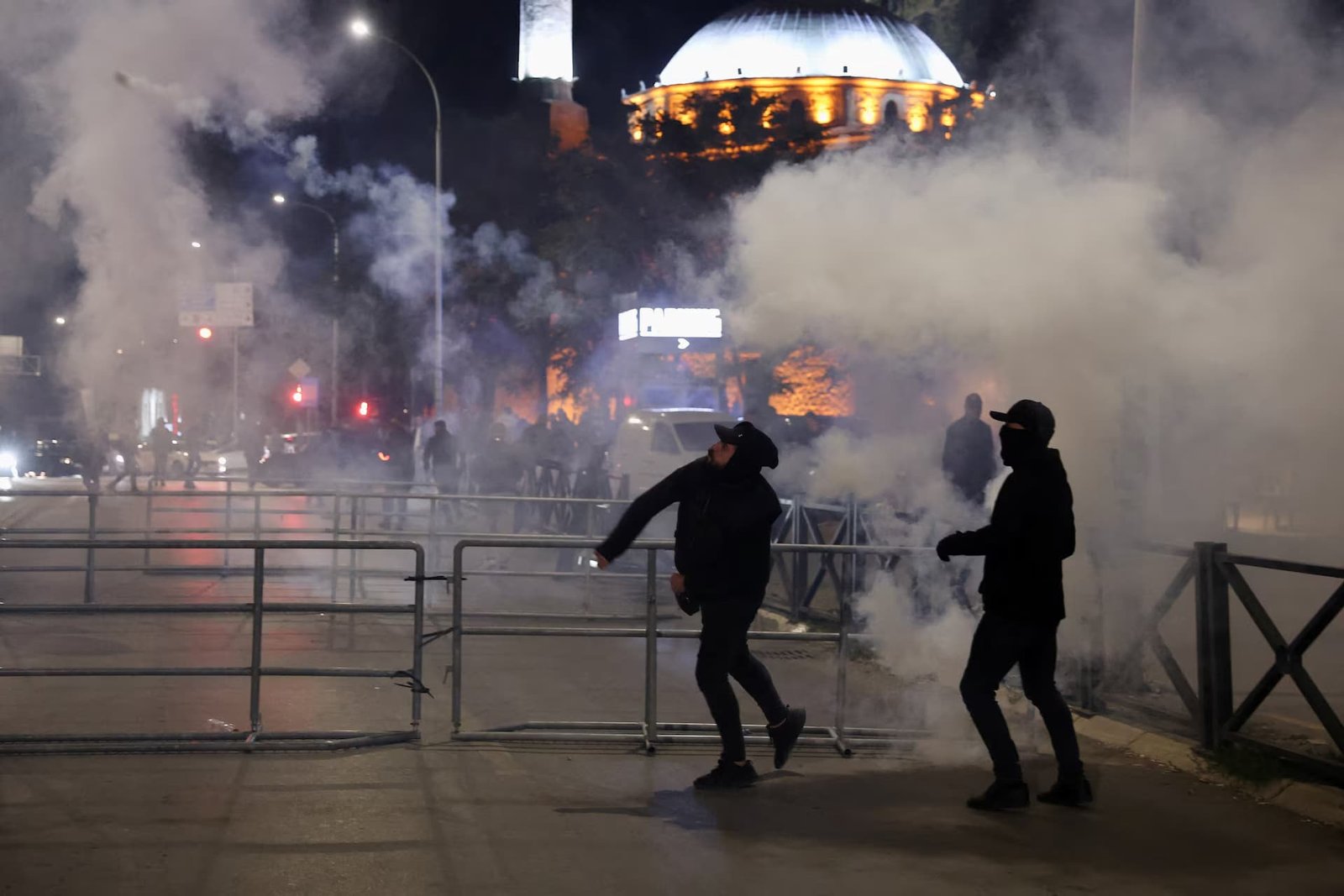 У Косові протестувальники зіткнулися з поліцією під час акцій на підтримку судової реформи