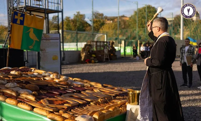У Куликові презентували найбільше в Україні панно, виготовлене з хліба та ковбаси