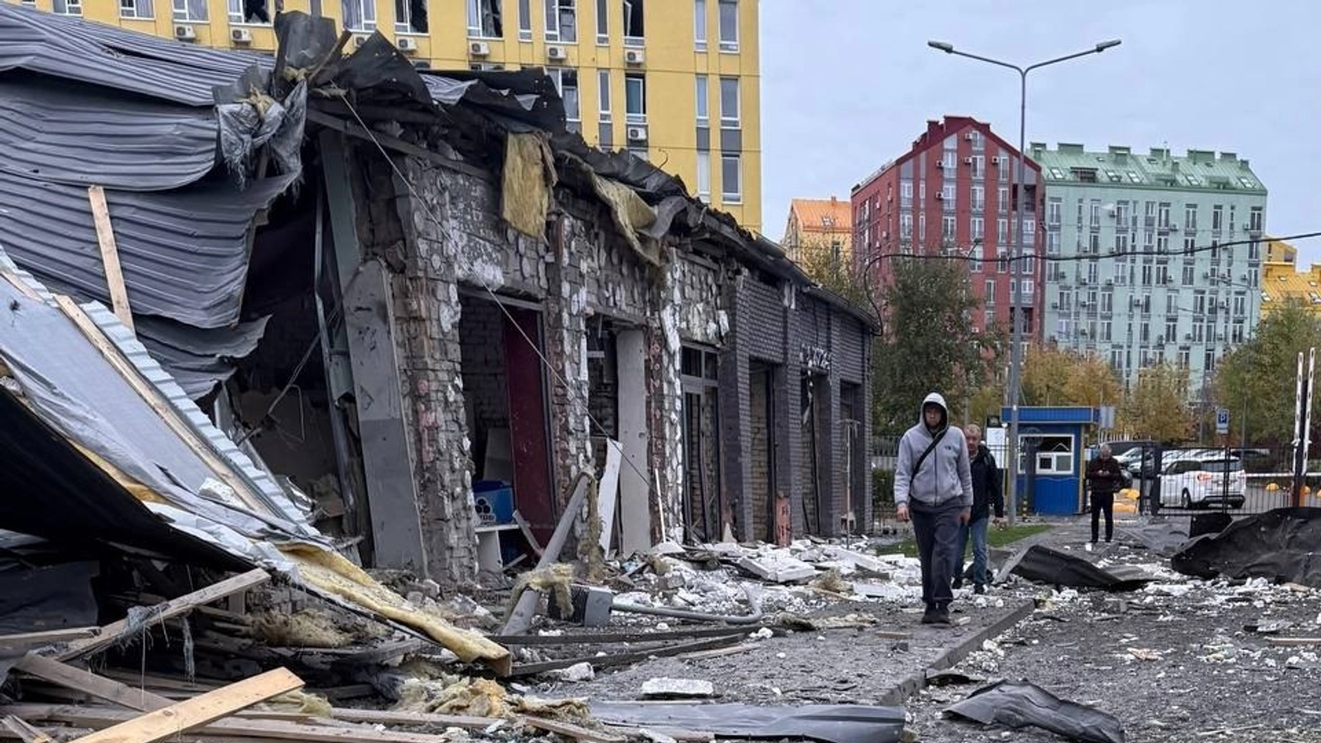У Києві внаслідок російської атаки сталося пошкодження магазину Rozetka