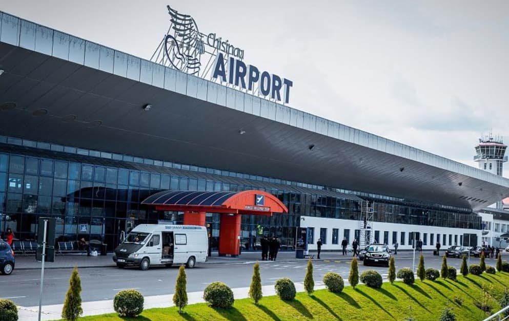 У Кишиневі триває евакуація пасажирів аеропорту через повідомлення про замінування