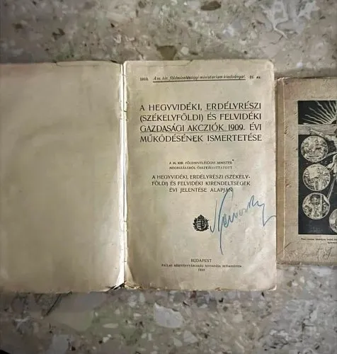 У Львівській області 21-річна жінка намагалася незаконно вивезти до Польщі раритетні книги початку XX століття