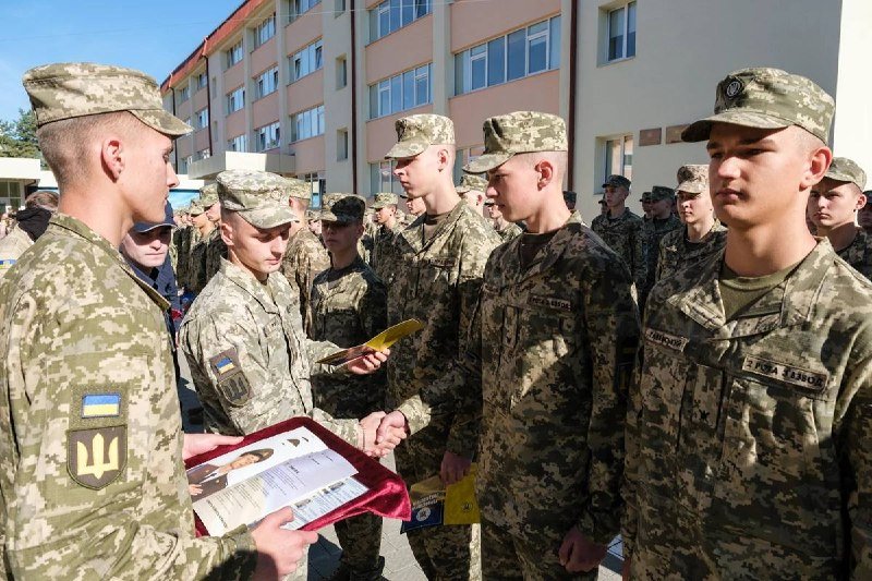 У Львівському ліцеї імені Героїв Крут 209 першокурсників прийняли присягу ліцеїста в День захисників і захисниць України