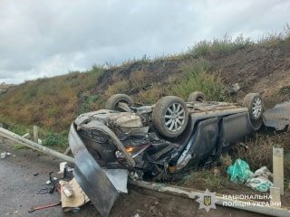 У Львівському районі автомобіль "Volkswagen" потрапив у ДТП: перекинувся з травмованими пасажирами