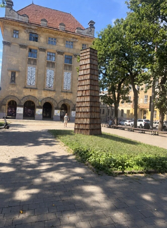 У Львові під час Тижня скульптури з'явиться нова дерев'яна інсталяція "Небесна криниця"