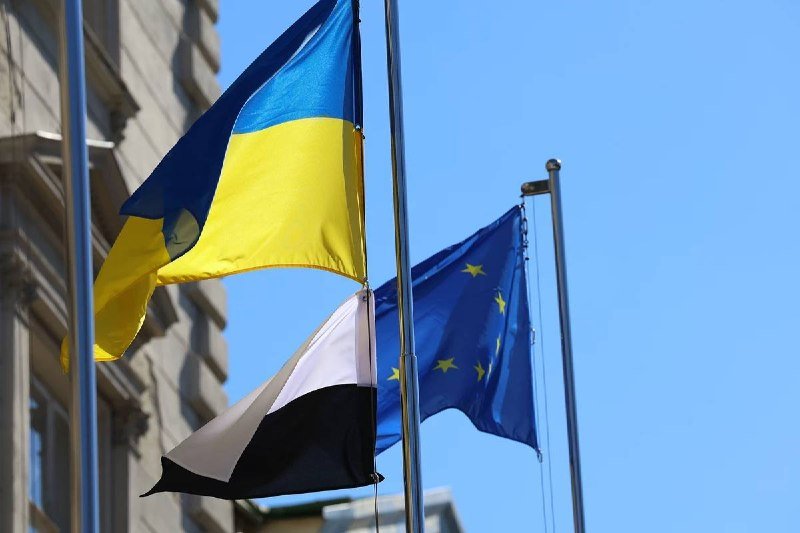 У Львові підняли Прапор «Між небом і землею» та Прапор Надії: символи віри, підтримки та боротьби за кожного українця