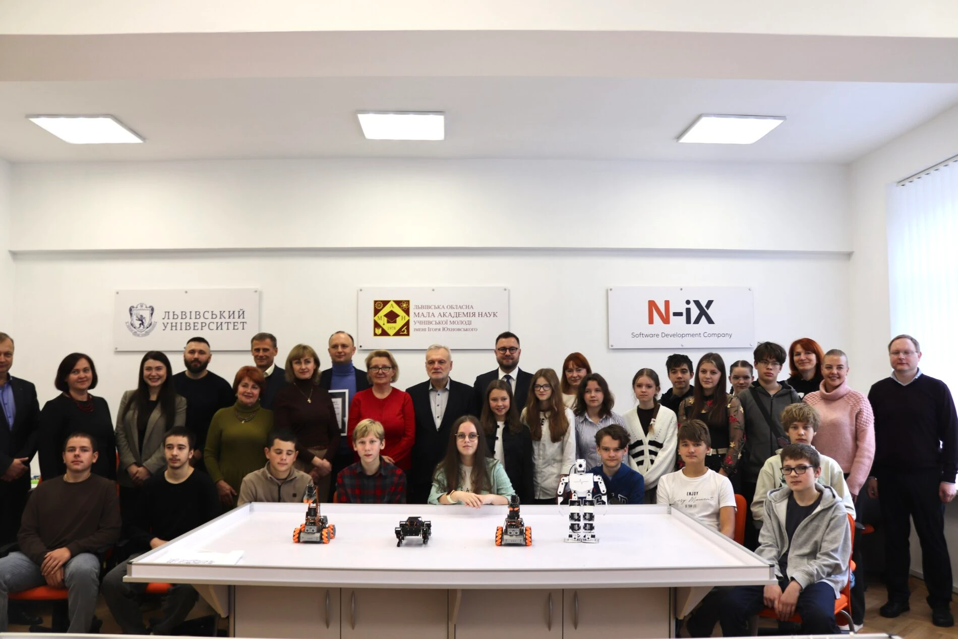 У Львові презентували нову лабораторію робототехніки для вихованців МАН